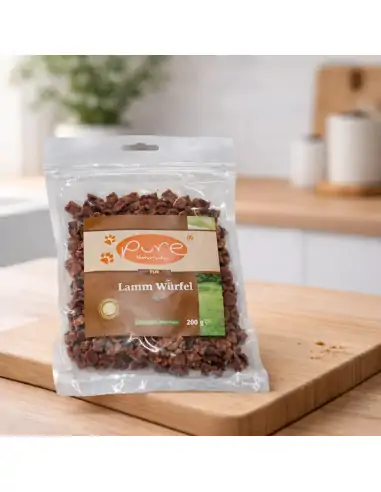 Getrocknete Lamm Würfel Mini von PURE Naturfutter als gesunder Trainingssnack für Hunde