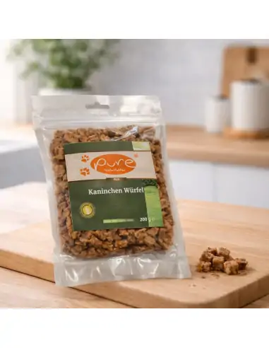 Kaninchen Würfel von PURE Naturfutter als gesunder Belohnungssnack für Hunde, leicht verdaulich