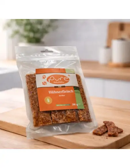 Hühnerfleisch Streifen von PURE Naturfutter als proteinreicher Hundesnack für Training und Belohnung
